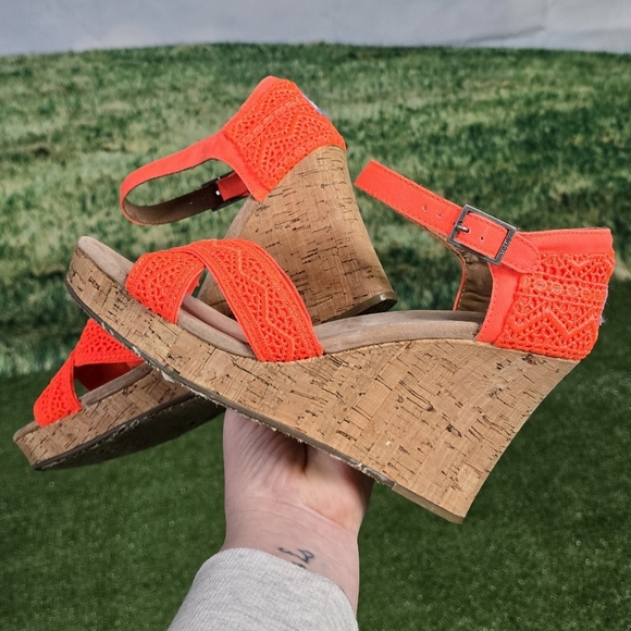 TOMS | NEON CROCHETED CROSS STRAP CORK WEDGE SANDALS - Picture 8 of 16